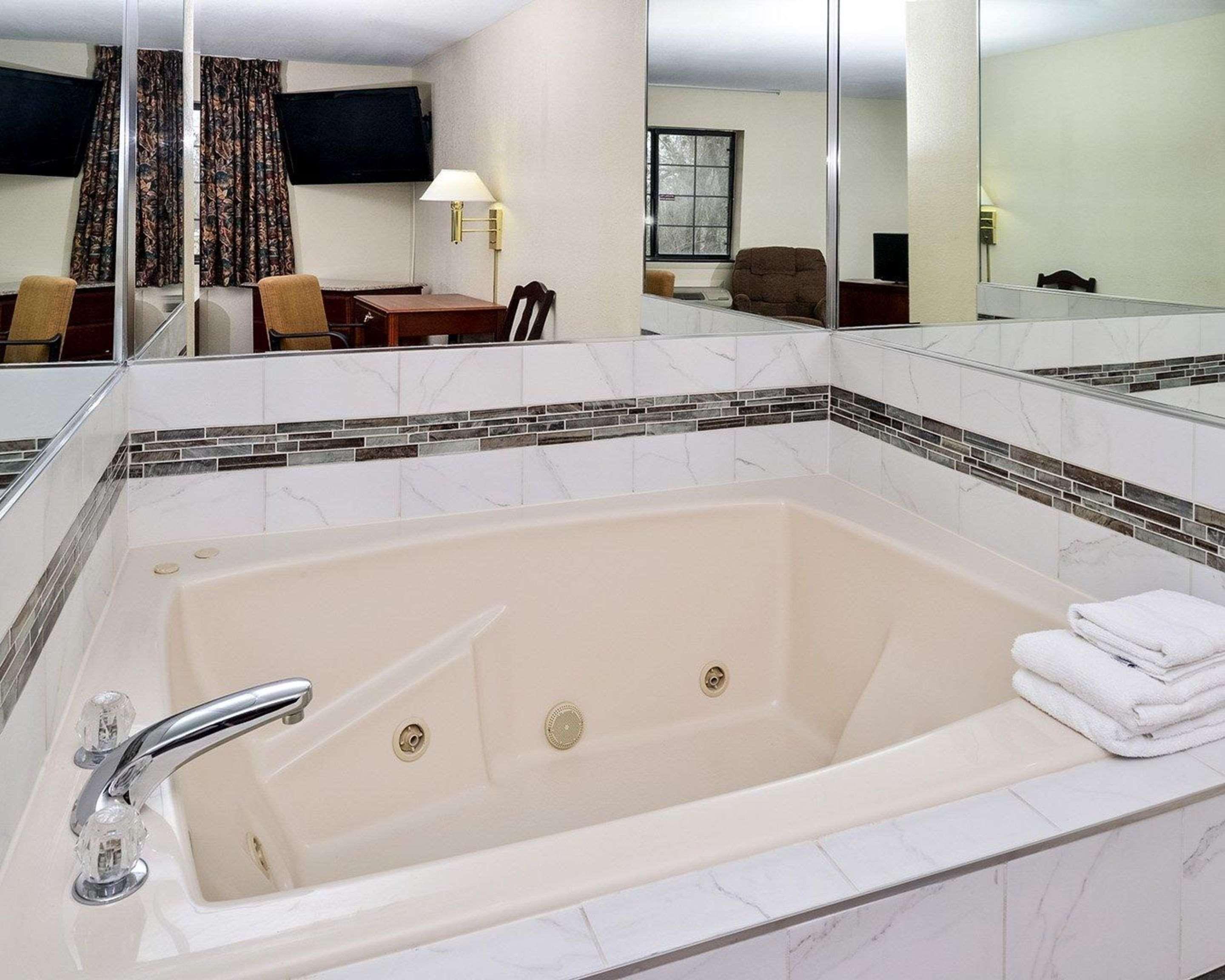 Econo Lodge Inn & Suites Shelbyville Kültér fotó